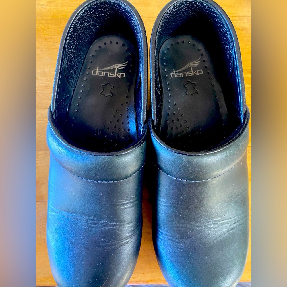 Dansko Women’s Clog size 38. Very dark green. Appear Black.